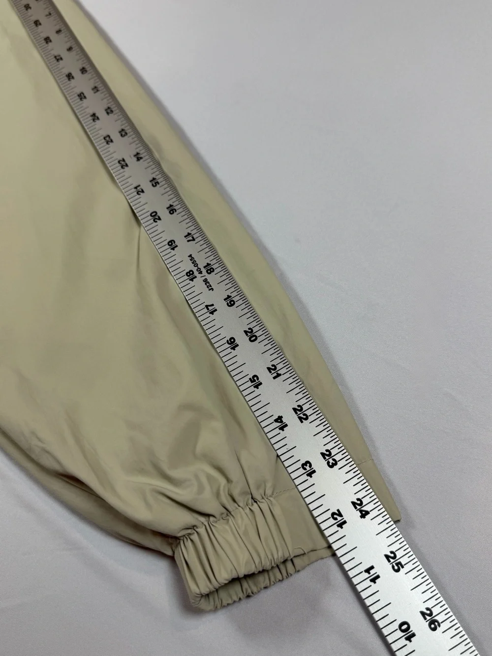 Page & Tuttle Men's Cream Lightweight Windbreaker Jacket Medium